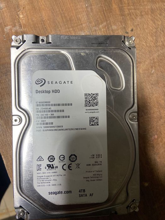 Жосткий диск seagate desktop HDD 4тб