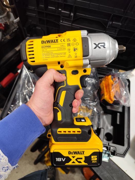 Безчетков акумулаторен гайковерт Девалт Dewalt  DCF900P2T