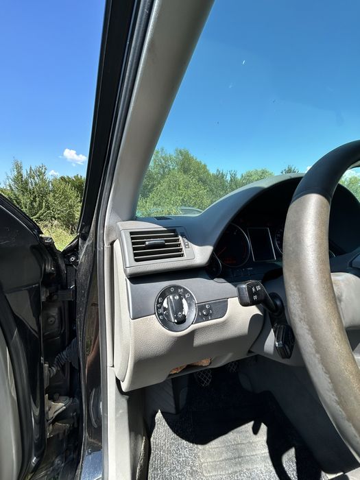 Vand audi a4 b7 avariat