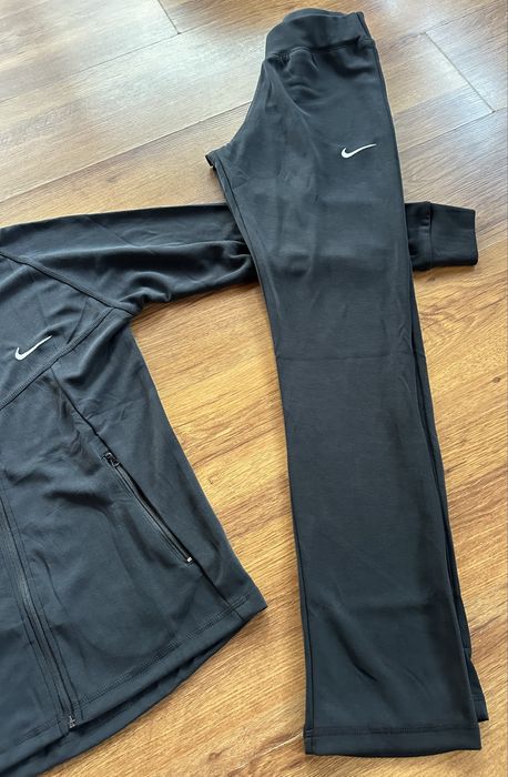 Дамски,памучен екип Nike с бродирано лого,тъмно син цвят