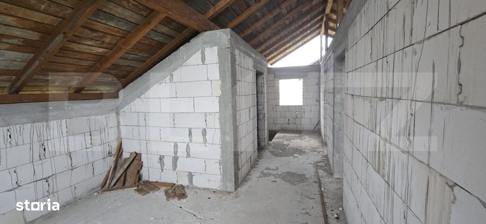 Casa la rosu, P+M, 4 camere, 400 mp teren, Simnicul de Jos