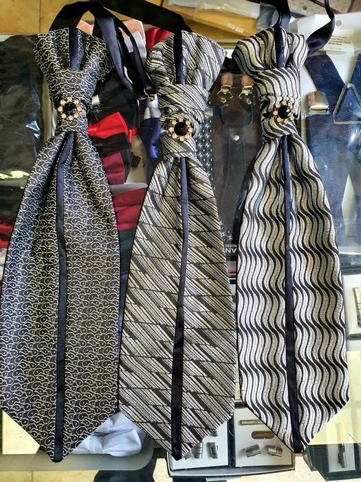 НОВИ вратовръзки, различни цветове и дебелина