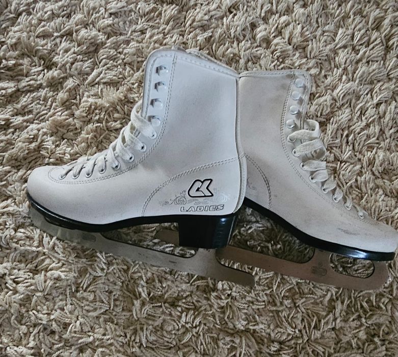 Продам коньки б.у.