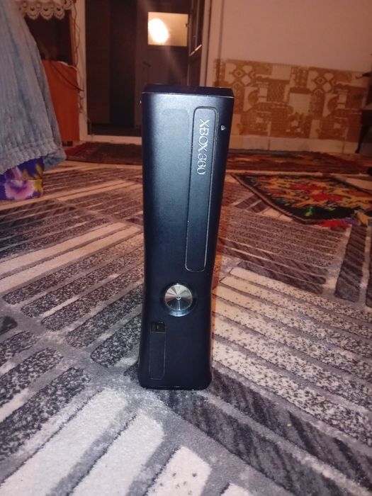 Vând xbox 360 slim