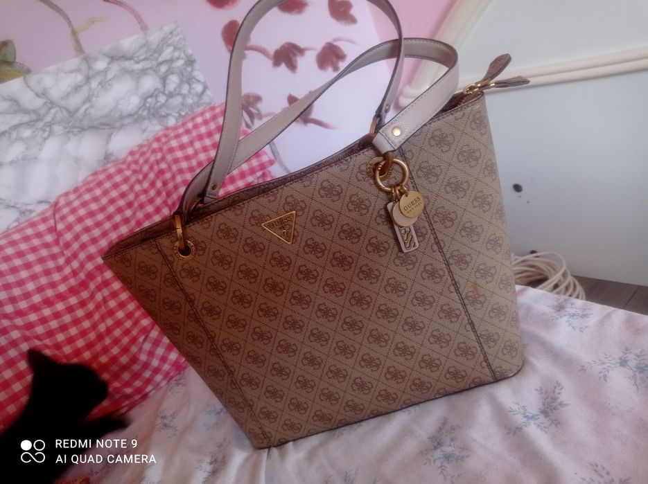 Geanta Guess de umar