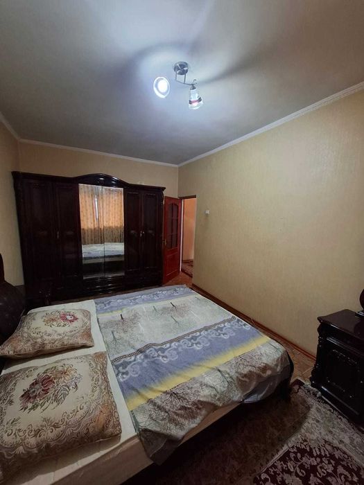 3 комнатная , 77 серия, кирпич, 65 квадратных метров