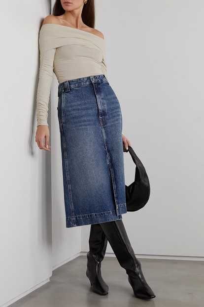 Трикотажная туника  открытые плечи, и приталенный силуэт