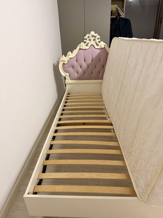 Продам кровать для детской с матрасом