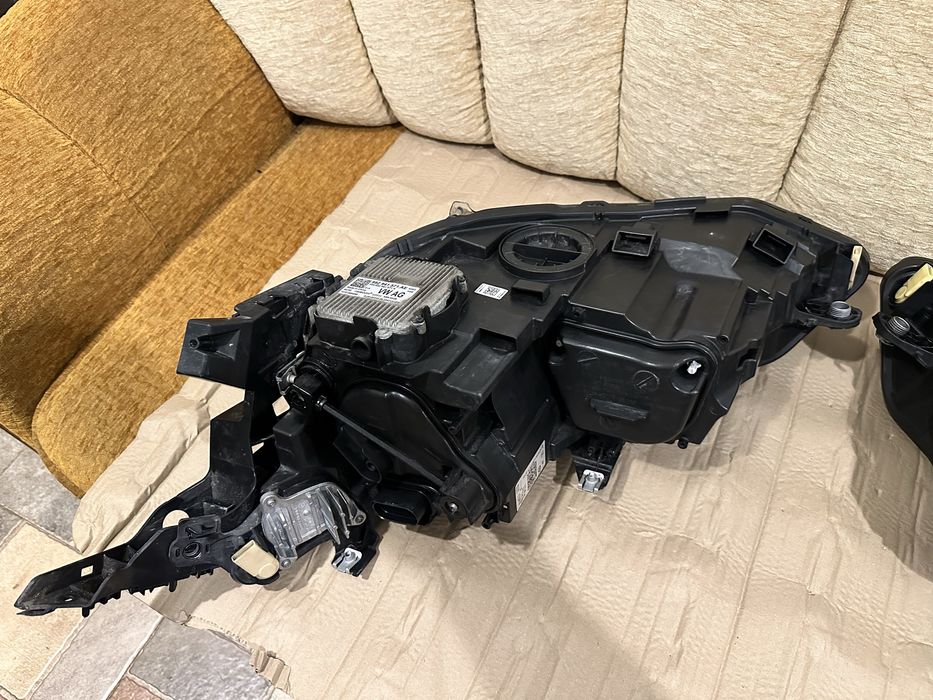 Faruri, Far stanga / Far dreapta VW Golf 8 : 5H1941035 / 5H1941036