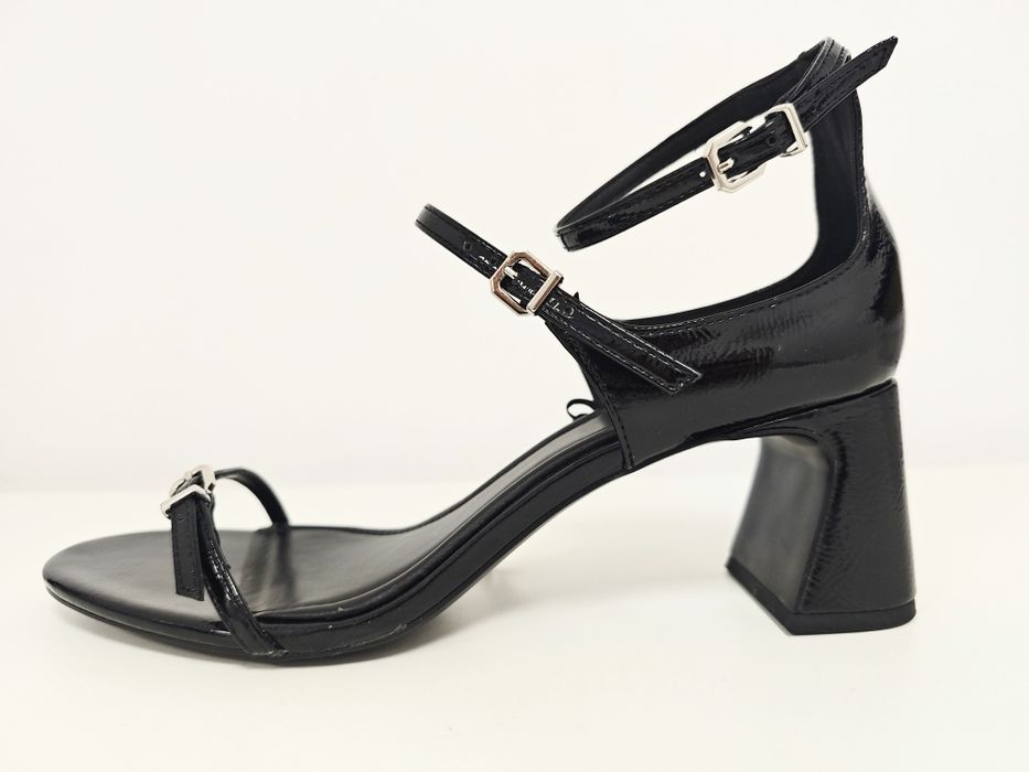 Нови сандали с лачен ефект и масивен ток, Zara, 40