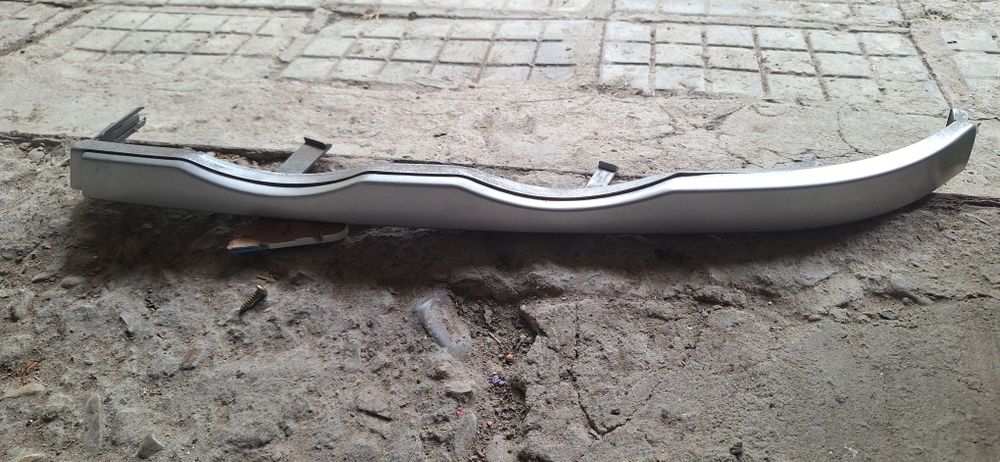 Лява лайсна под фара БМВ/BMW E46