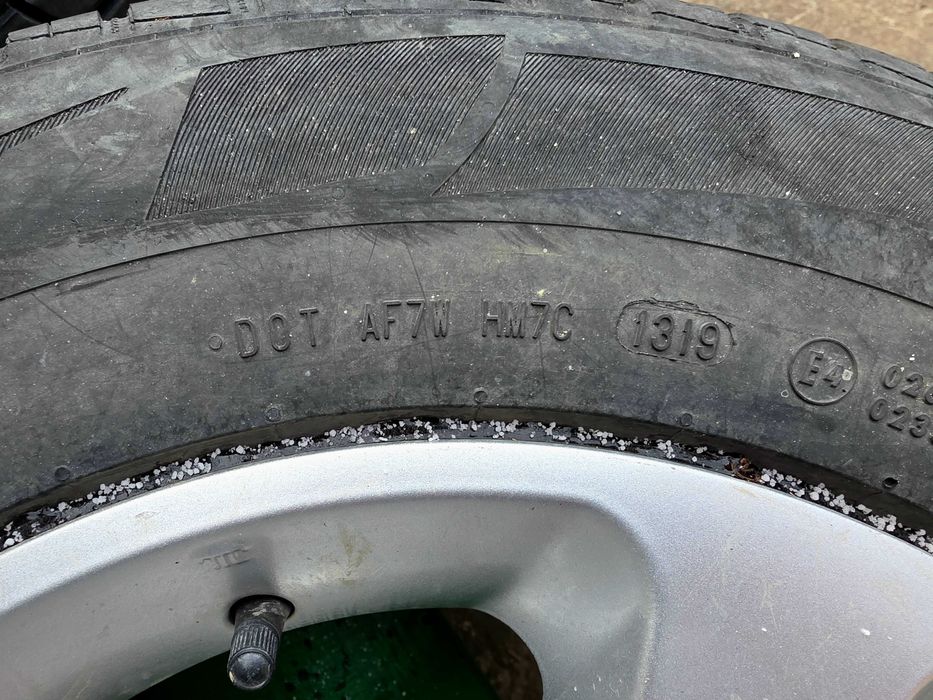 Vand anvelope cu jante de aliaj originale pentru Suzuki Vitara