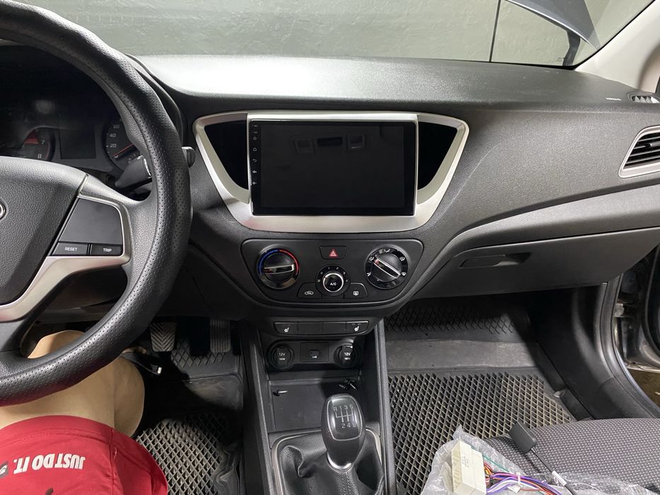 Штатная магнитола accent