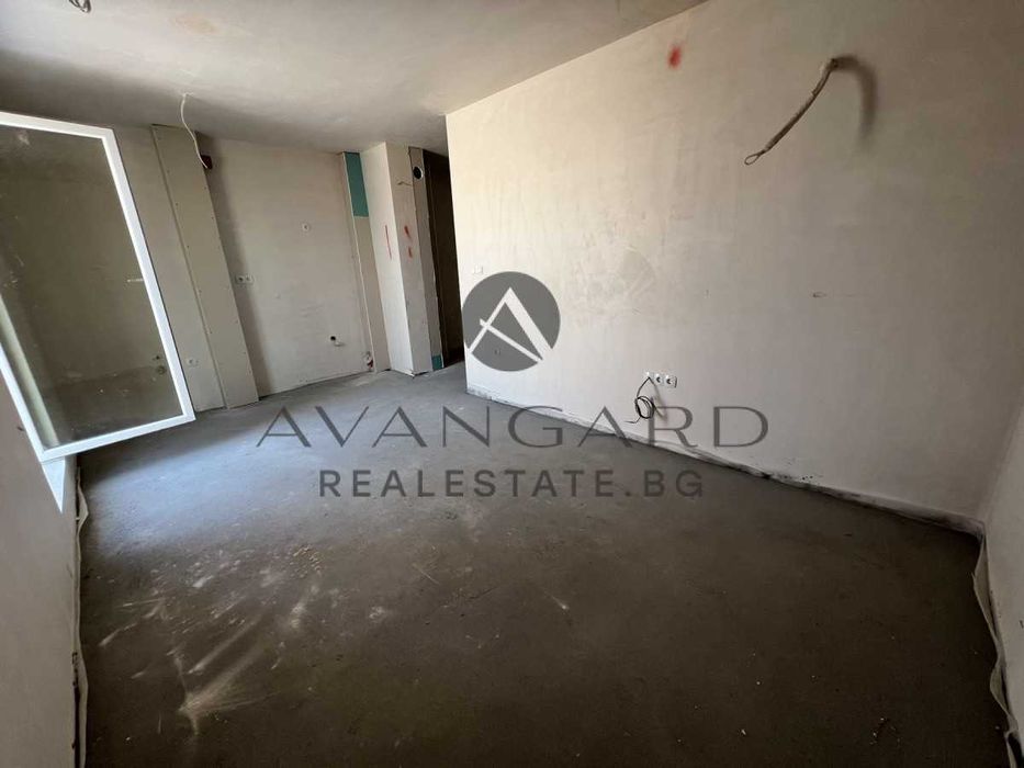 Продава се Тристаен апартамент в Пловдив, Остромила - 125 кв.м за 939 €/кв.м - Снимка #1