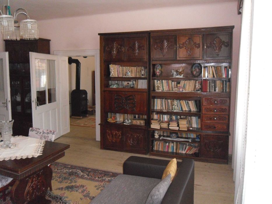 Casa / gospodarie saseasca in sat Bunesti, judet Brasov. Pe drumul spre Viscri