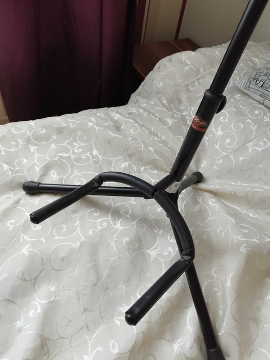 Стойка за китара Stagg