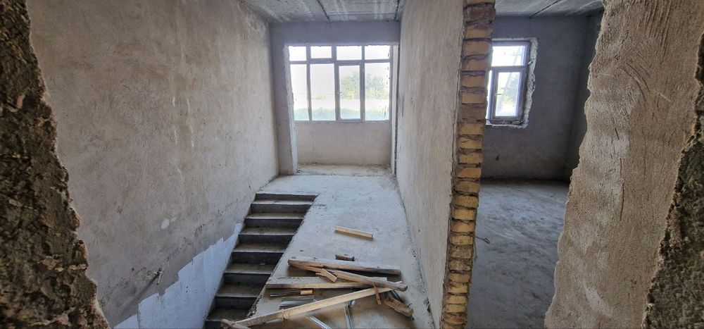 Romitan tuman markazidan uy sotiladi gaz bor