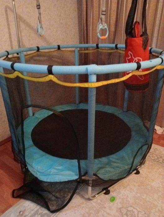 Батут для детей уникальный.