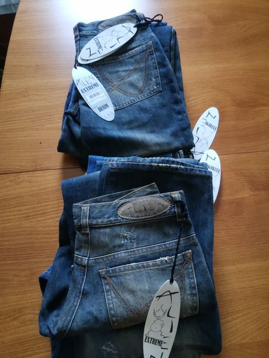 Дънки чисто нови