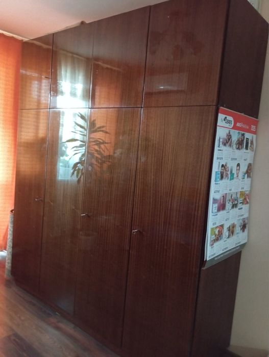 Стар масивен гардероб