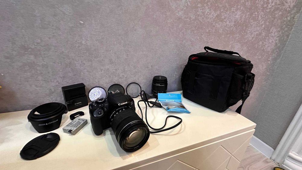 Canon EOS 650D + комплект аксессуаров
