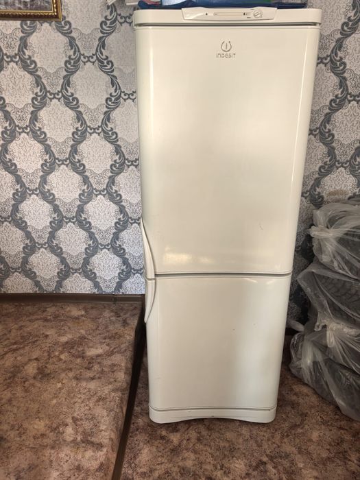 Продам холодильник