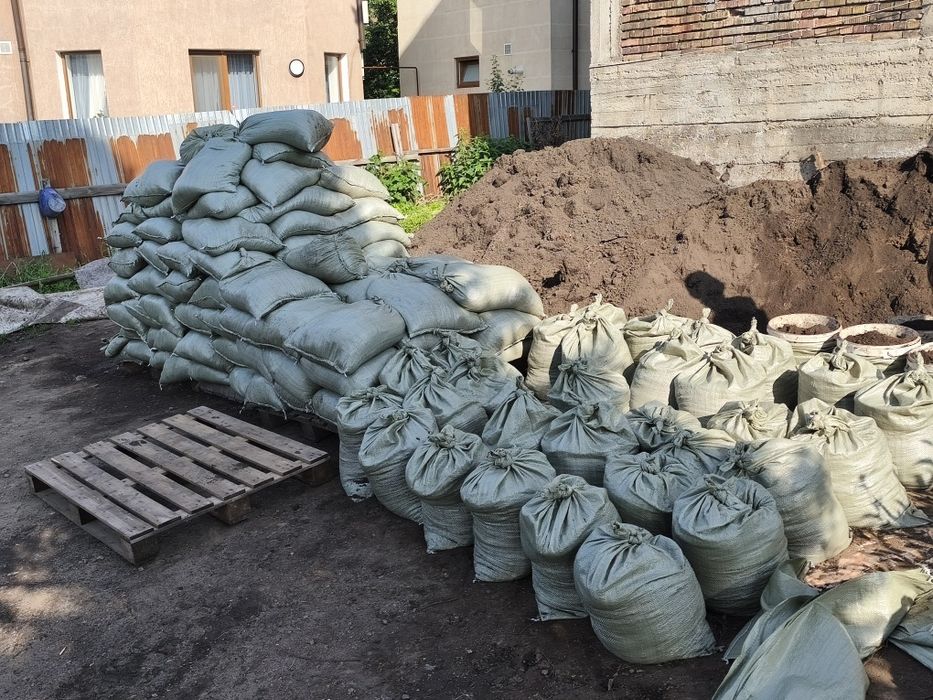Чернозем в мешках