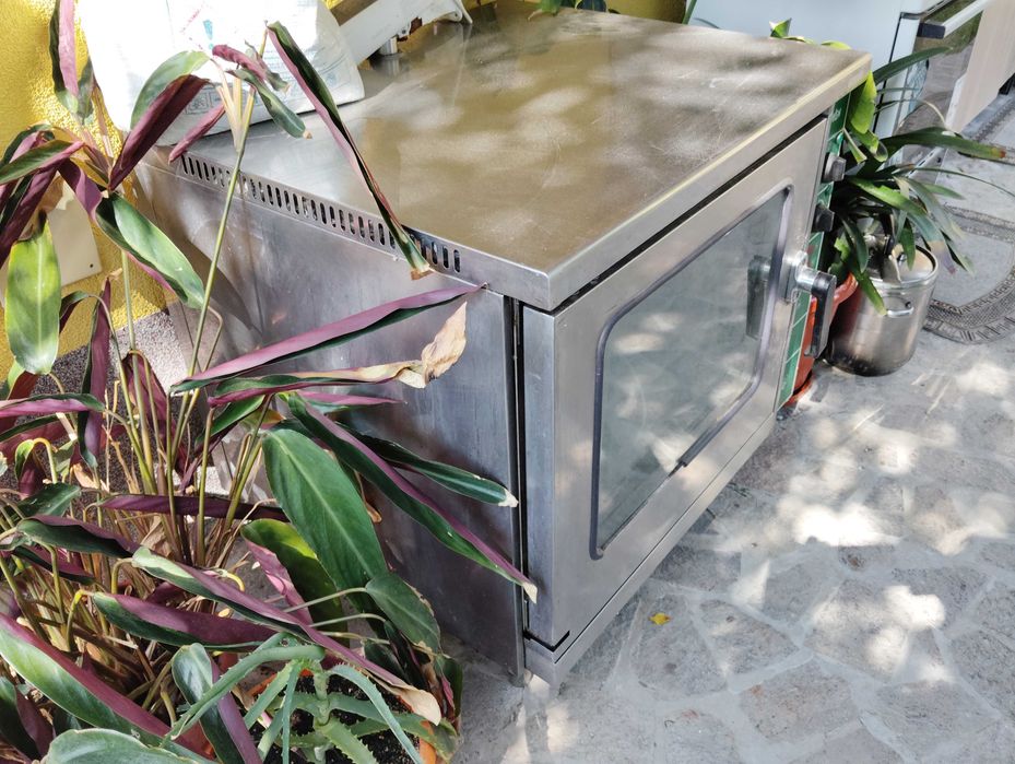 Конвектомата е в перфектно състояние