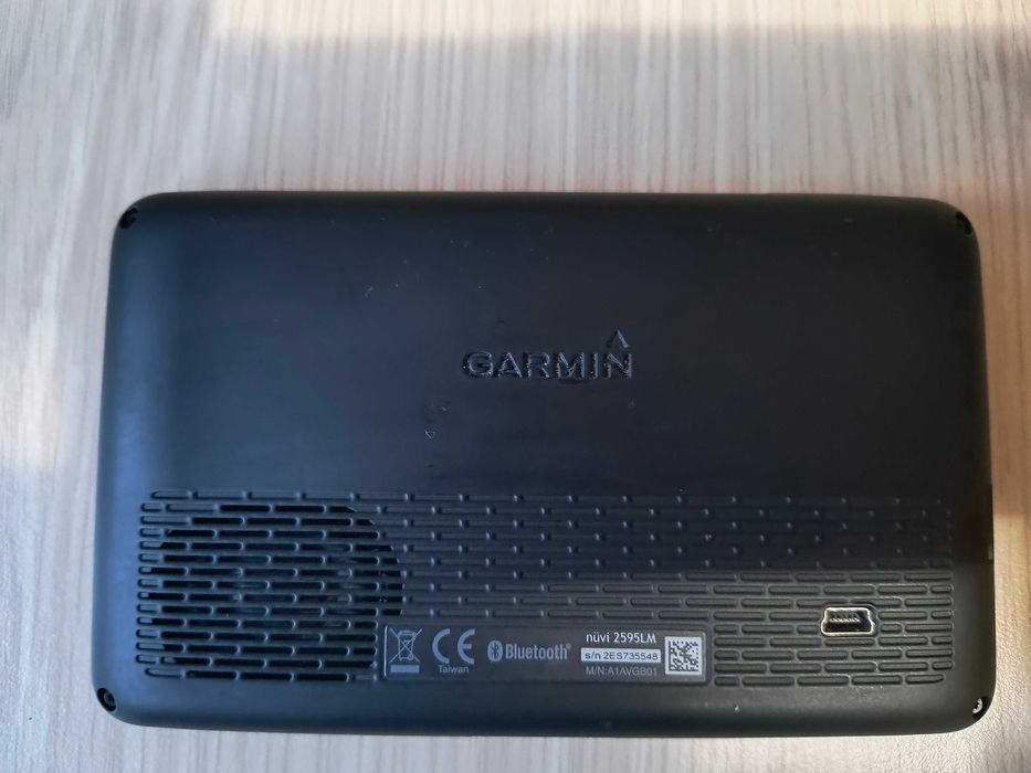 Garmin nuvi 68LM-GPS навигация с безплатни доживотни актуализации