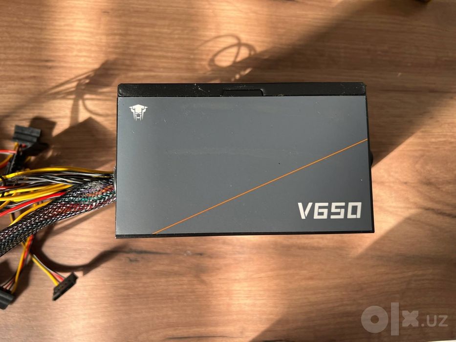 Deyarli YANGI блок питания 650W (PC-POWER)