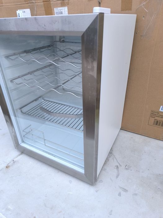 Хладилник за напитки Klarstein Beersafe XL Crystal White 60 литра