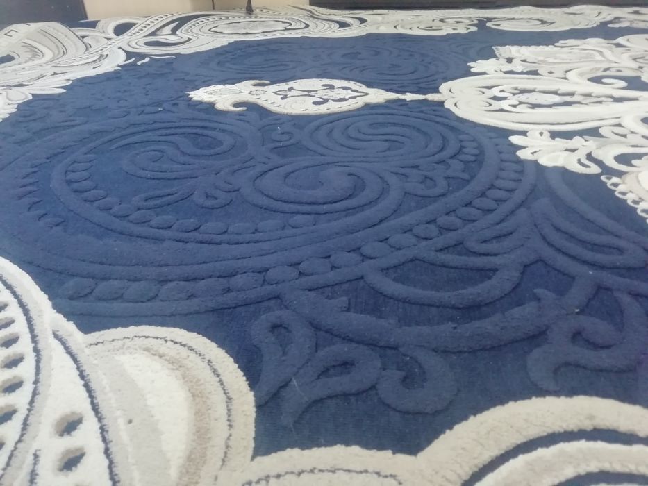 Продаётся.       Ковёр ширина 3 длина 4