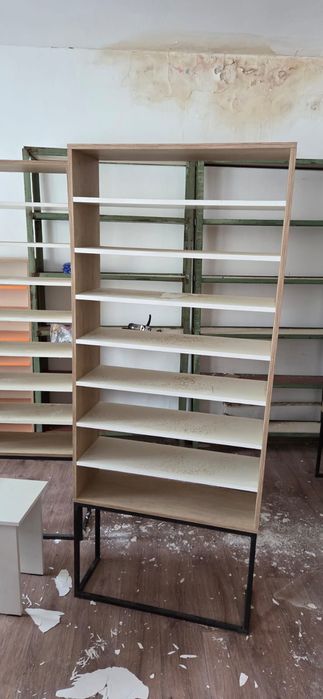 Стеллажи в отличном состояние