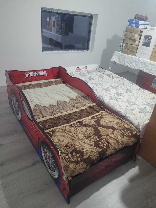 Pat de copii Spider Men și Minnie Mouse