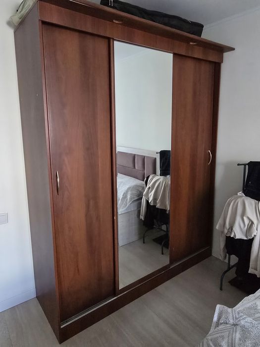 Продам шкаф платяной