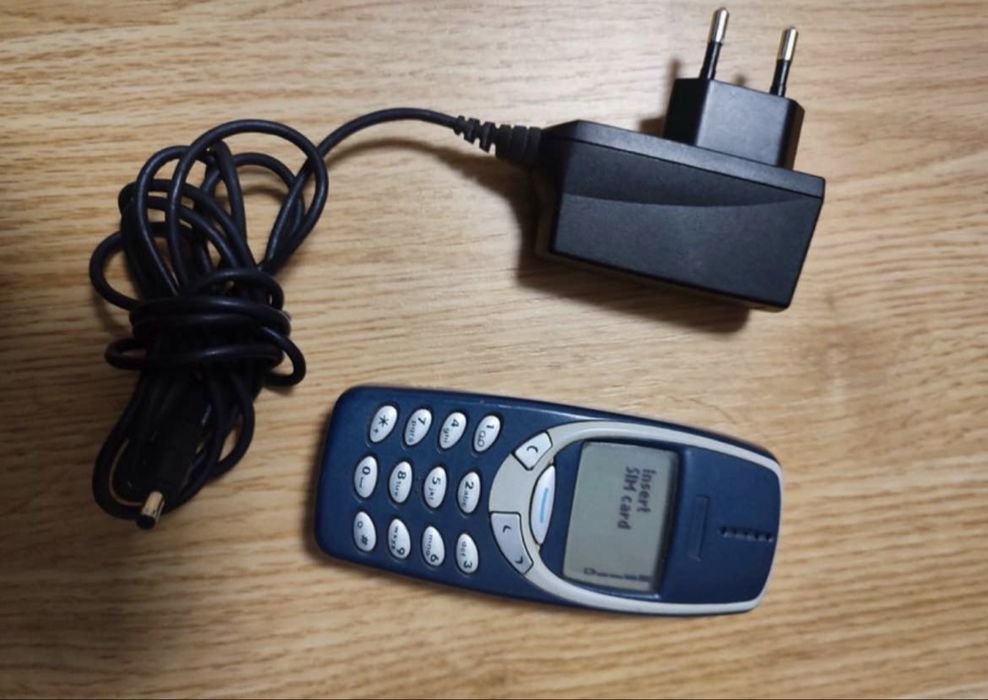 Nokia 3310 functional cu incarcator