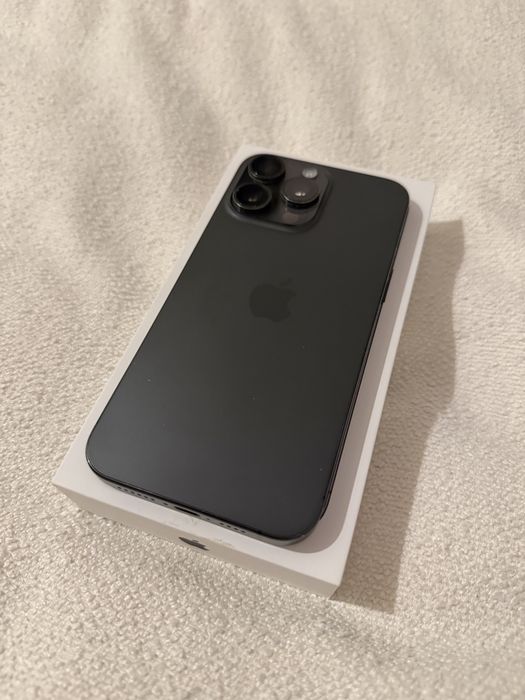 Vand iPhone 15 Pro Max 512 GB Black Titanium foarte intretinut