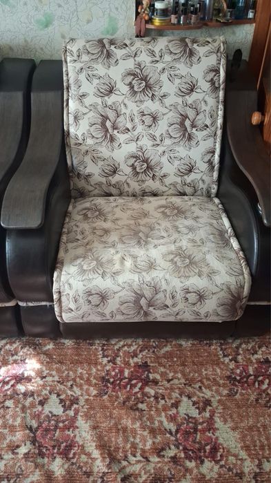 Продаю диван и два кресла