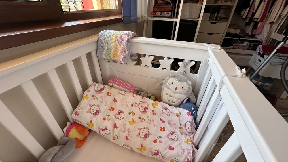 Бебешко легло с матрак и шкаф