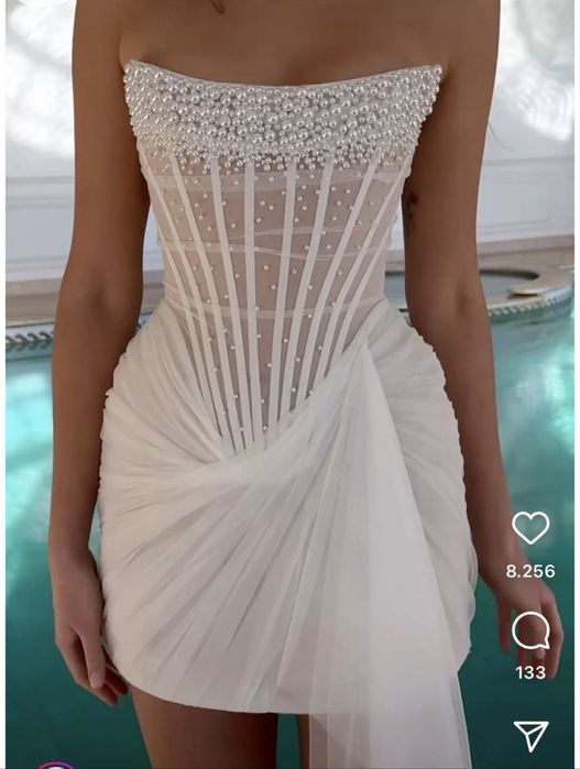 Бяла дантелена рокля с перли