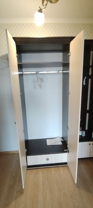 Продам прихожую.