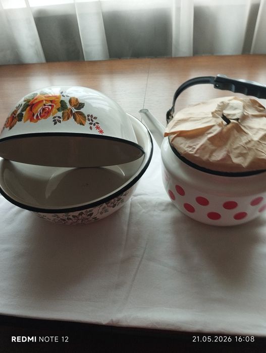 Продам набор чайник и чашки