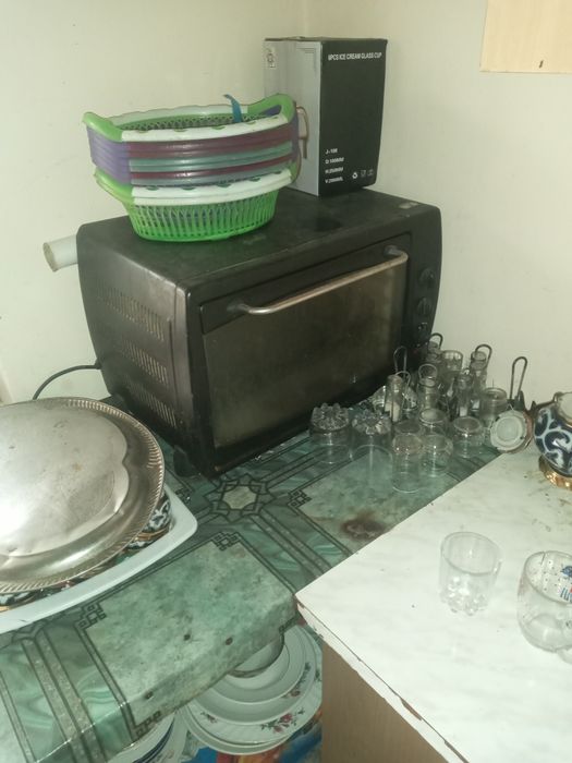 Стол стул,печь,посуда,бочка,хон тахта,умывалка