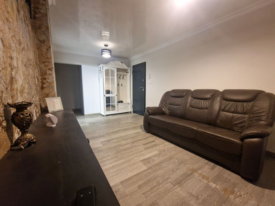 Inchiriez apartament 3 camere