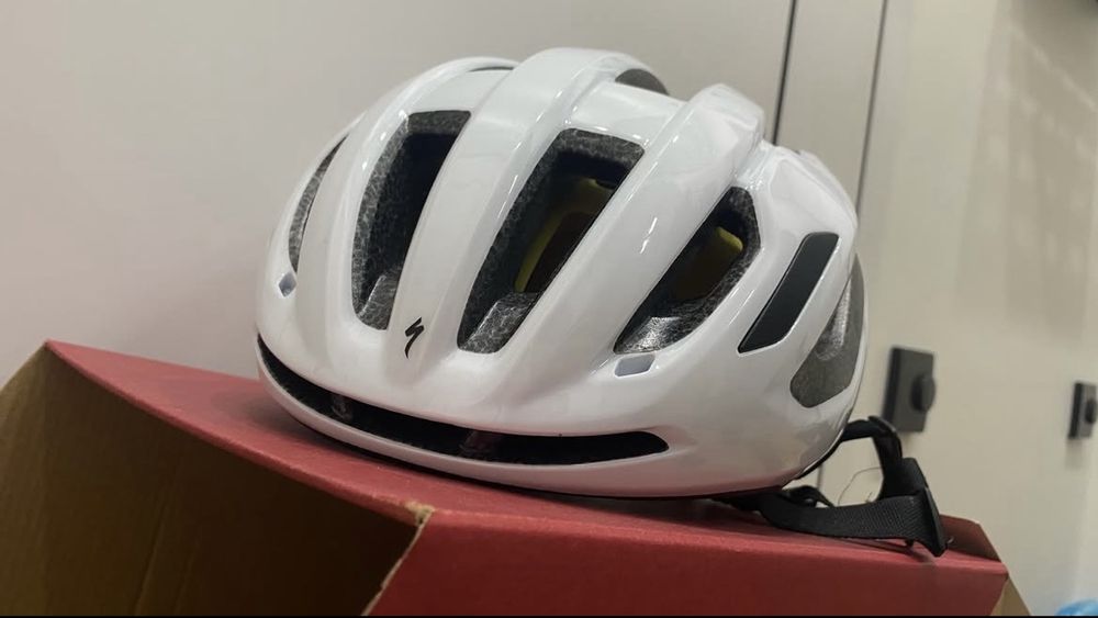 Продаю шлем Specialized с Mips