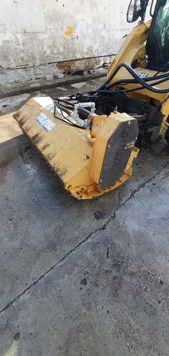 Tocător vegetație și resturi vegetale pt. încărcător frontal