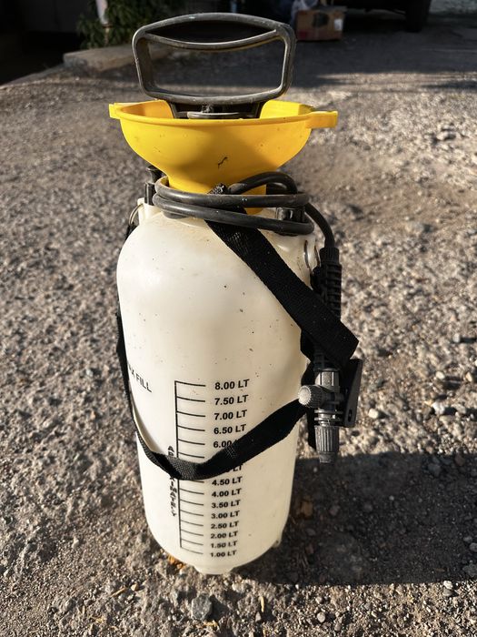 Опрыскиватель 8л, помповый