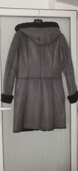 Vând palton NOU  tip cojoc din material natural