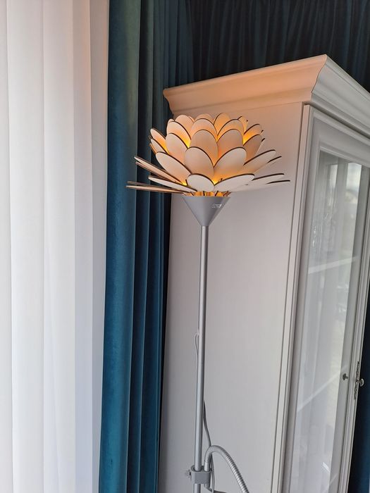 Lampa lotus lemn