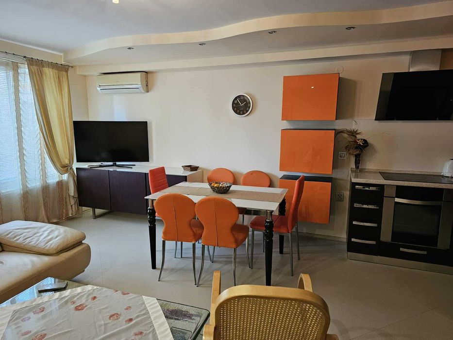 Дава се под наем Тристаен апартамент в Варна, Червен площад - 100 кв.м за 797.64 € - Снимка #3